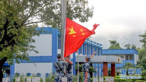 （军事）（1）解放军驻香港部队组织升国旗仪式